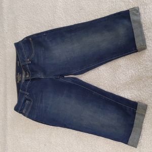 Simply Vera Vera Wang denim capris. Size 6. Excellent condition.
